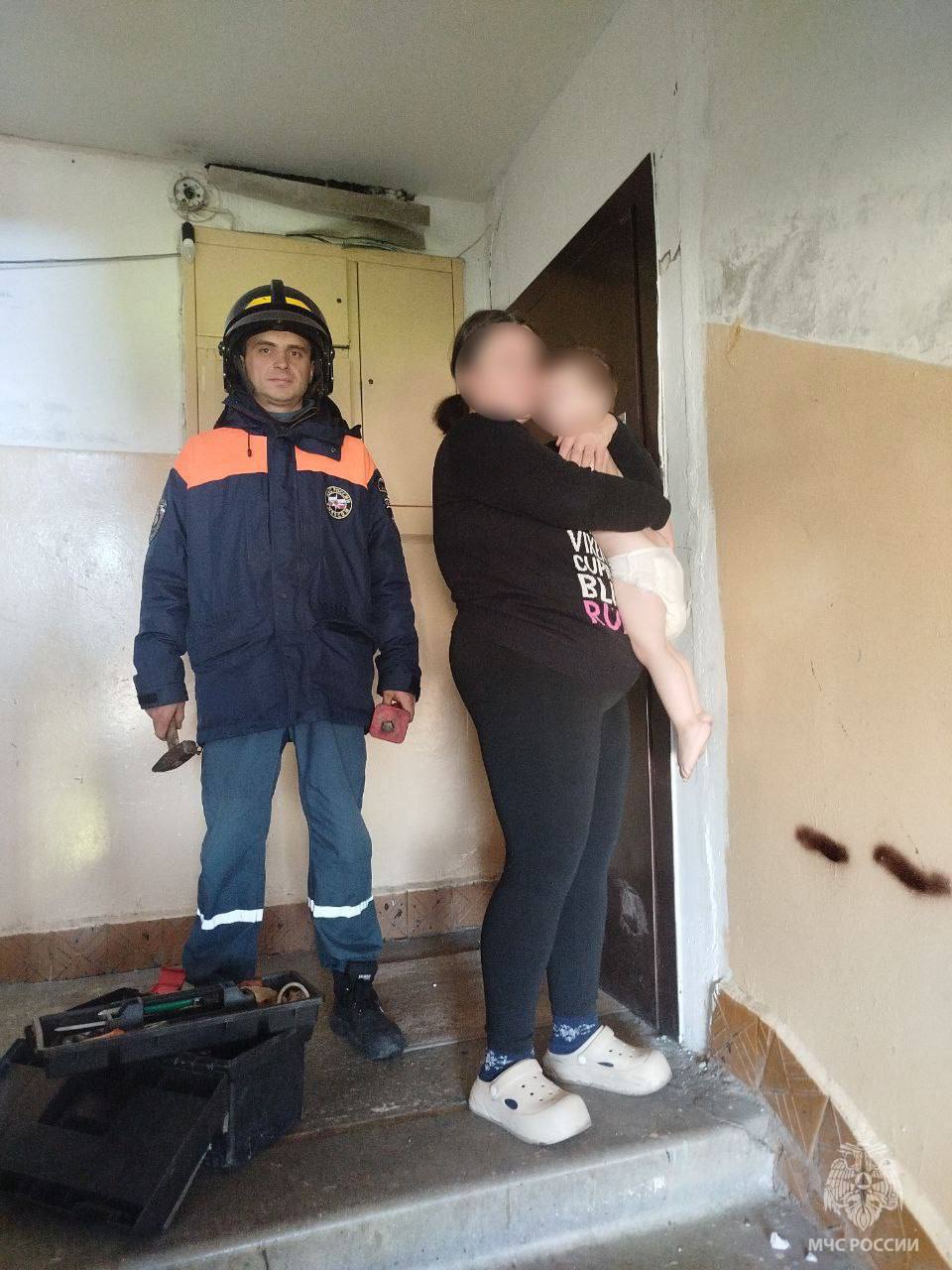 В Мамоново спасатели МЧС освободили запертых детей — сложная операция, которая могла обернуться трагедией