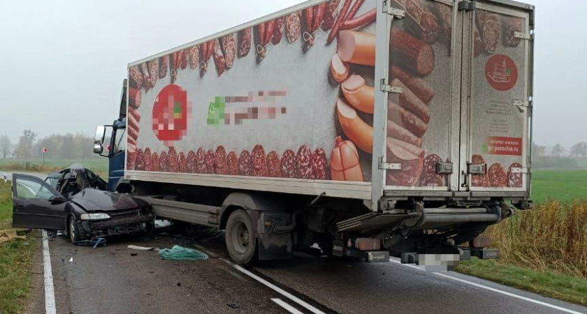 Женщина на Opel погибла под колёсами грузовика 