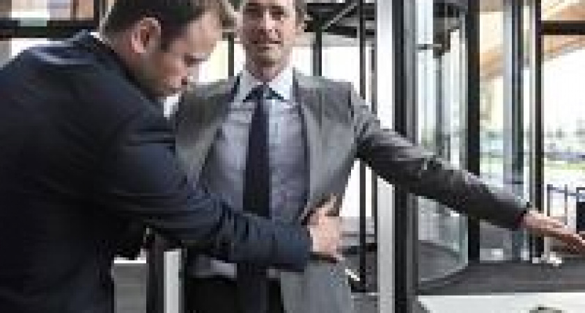 В Калининградском зоопарке начали досматривать посетителей