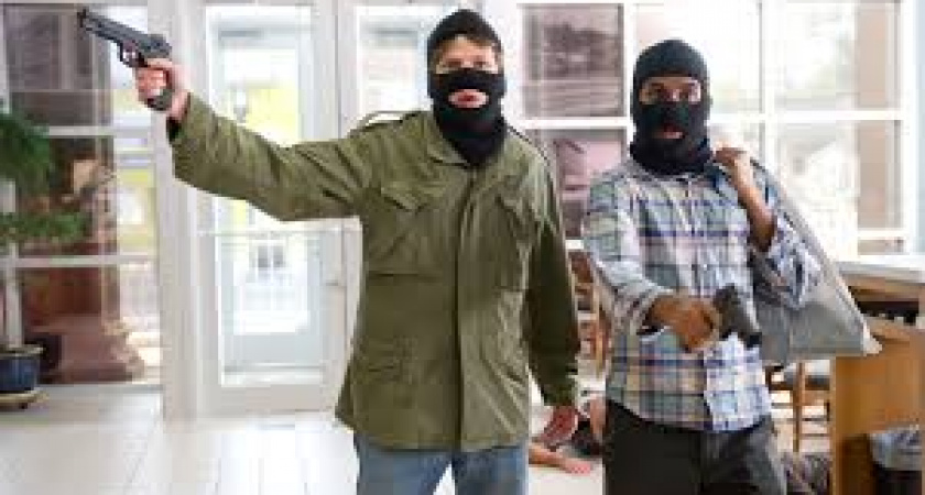 Двое мужчин попытались ограбить склад в Калининграде