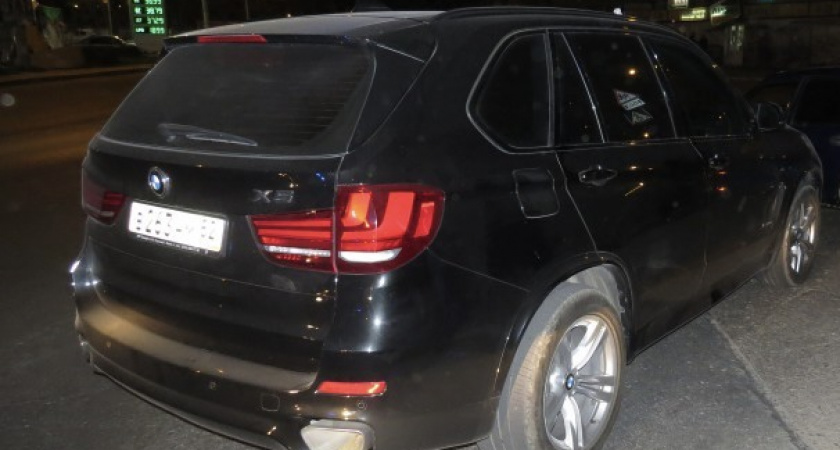 Мужчина в состоянии наркотического опьянения наносил удары по чужой BMW