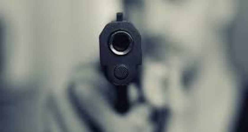 Неизвестный расстрелял посетителя заправки из травматического пистолета