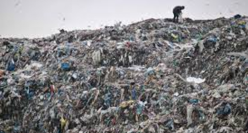 Владельца свалки под Знаменском арестовали почти на 400 тысяч рублей 