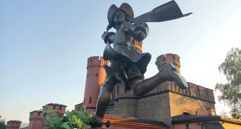 Советник губернатора по архитектуре раскритиковал скульптуру «Детство Петра»