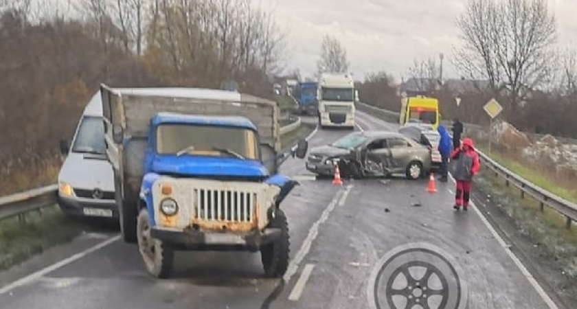 На Большой окружной произошло ДТП из трех автомобилей 