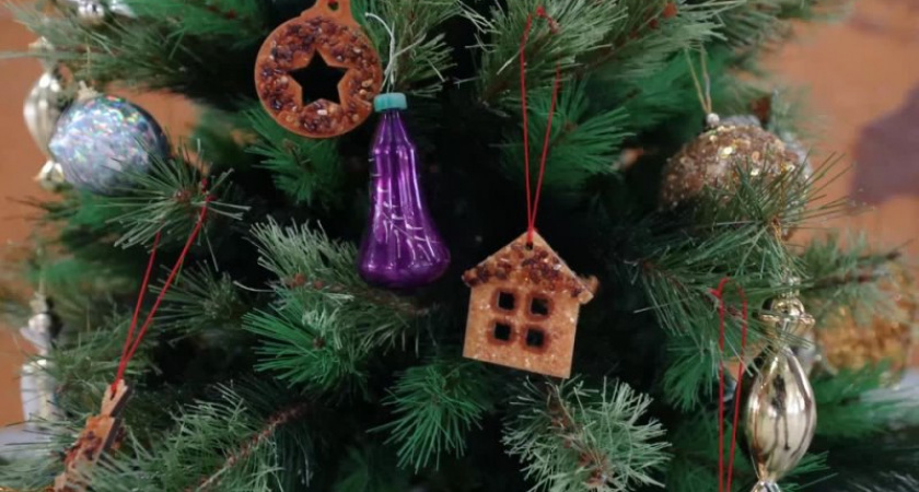 Янтарный комбинат займется изготовлением новогодних игрушек 