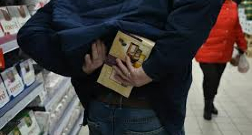 Вор в магазине угрожал сотрудникам ножом 