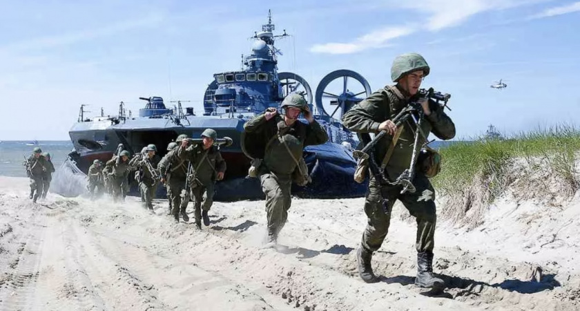 Морпехи Батфлота прошли тренировку на полосе препятствий 