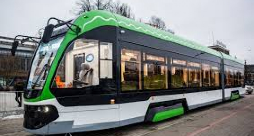 Два автомобиля перекрыли движение трамваев 