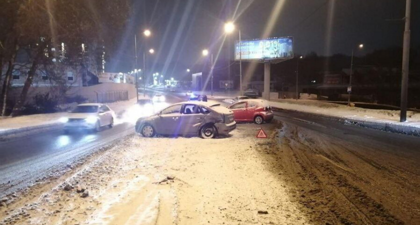 В Калининграде пенсионерка за рулем выехала на встречную полосу и столкнулась с автомобилем