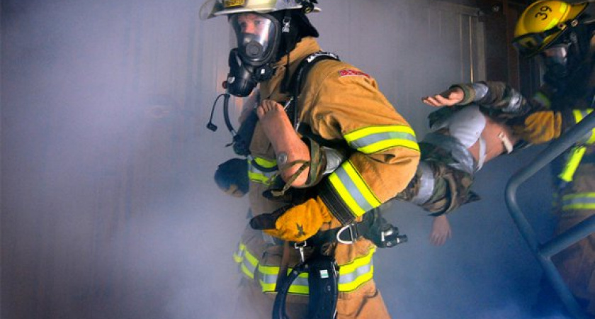 В Калининграде на Озерной загорелось 16-этажное здание 