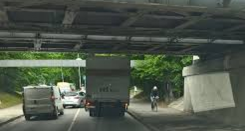 Переход через железнодорожные пути под мостом на Гайдара будет закрыт для пешеходов