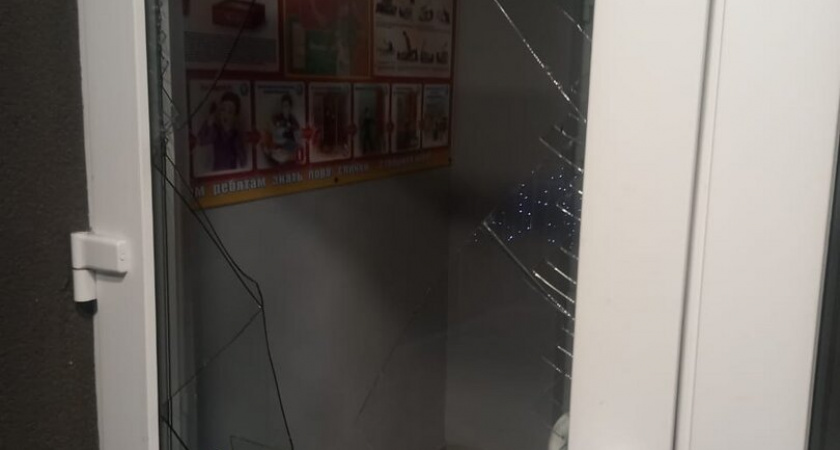 В Балтийске нетрезвый мужчина пробрался ночью в закрытую гимназию.