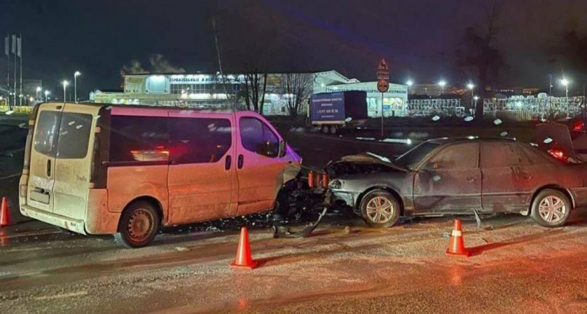 В Калининграде два автомобиля столкнулись «лоб в лоб», есть пострадавшие