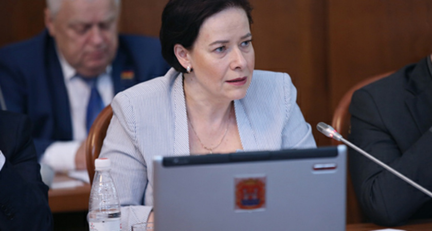 Елена Дятлова попросила гостей «не увеличивать население города» и не «делать детей»