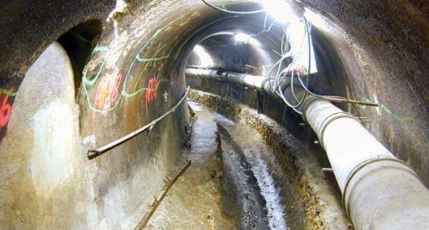 Жители Ладушкина пожаловались на бегущую по улицам канализационную воду