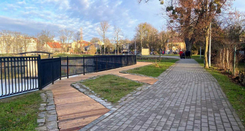 В Калининграде завершился ремонт набережной на озере