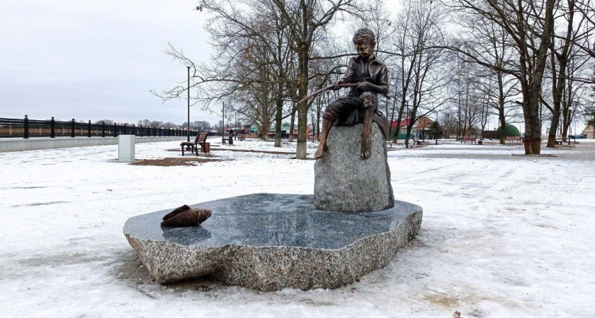 В Полесске установили новый памятник скульптора Андрея Шевцова