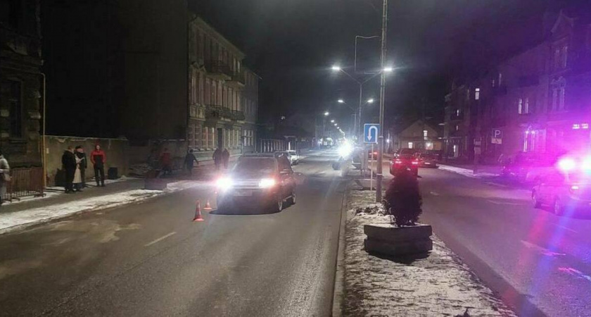 В Гусеве автомобиль сбил мужчину, который переходил дорогу в не положенном месте