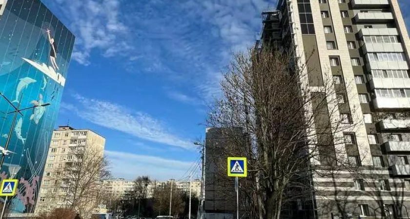 В Калининграде на многоэтажных домах начали устанавливать солнечные батареи