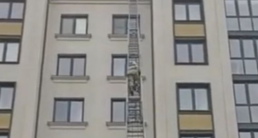 В Зеленоградске маленькие дети закрылись в квартире изнутри