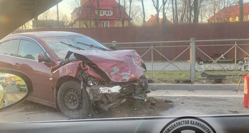 В Калининграде на пересечении с Восточной эстакадой произошло крупное ДТП