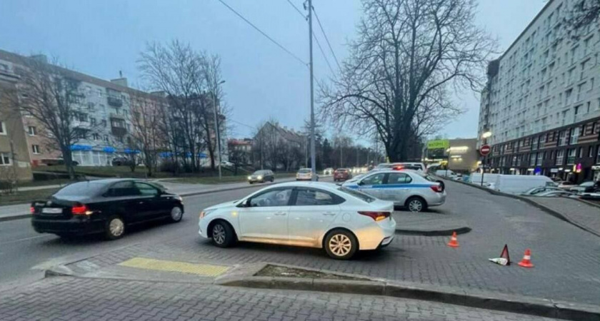 В Калининграде госпитализировали сбитую на переходе пенсионерку 