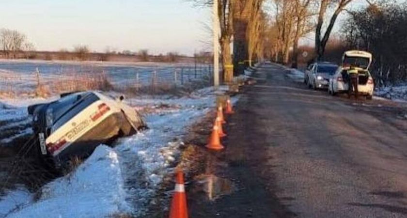 Под Гурьевском на трассе автомобилист не справился с управлением и выехал на встречную полосу 