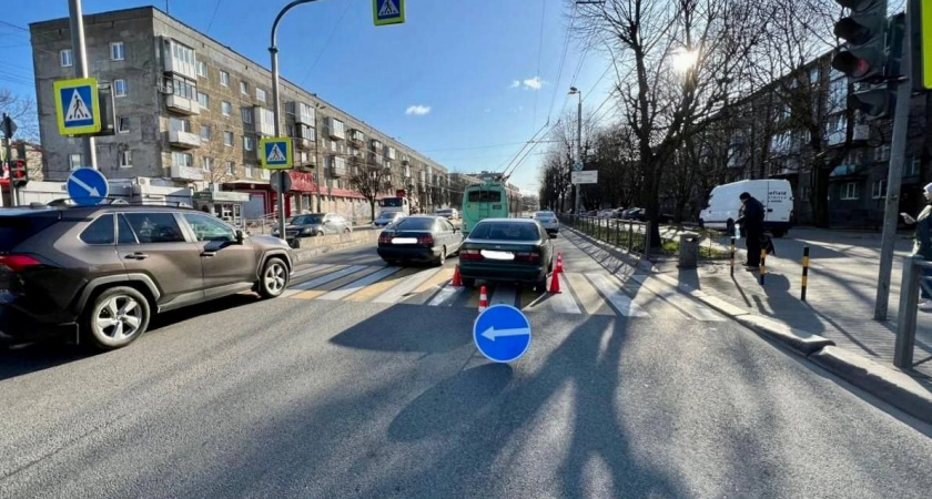 В Калининграде на Московском проспекте под колесами автомобиля оказался пенсионер