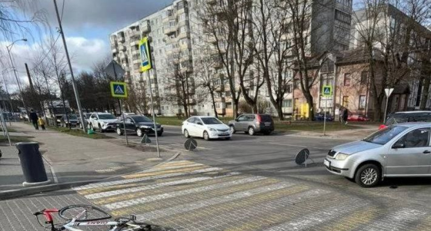 В Калининграде под колёсами автомобиля оказался велосипедист