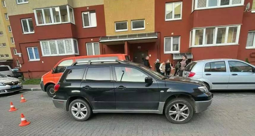 В Калининграде госпитализировали 7-летнего ребёнка, попавшего под колёса автомобиля