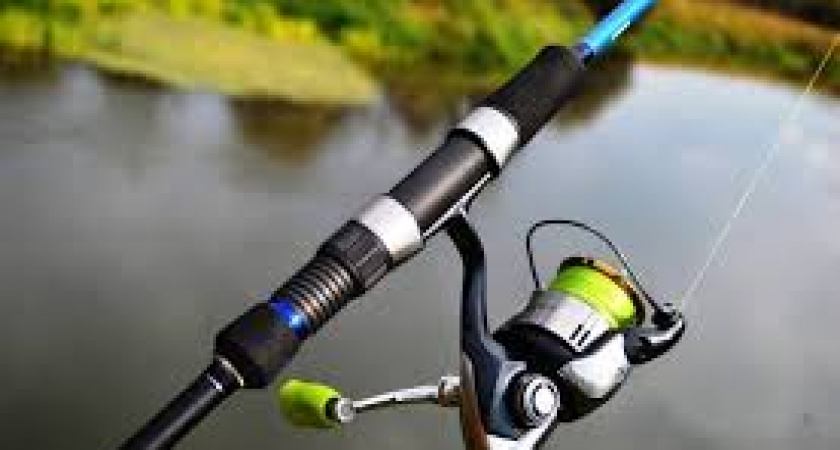 В районе Балтийска спасли рыбаков, застрявших на неисправной лодке