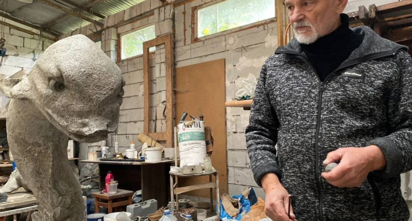 Работники Музея мирового океана обнаружили скульптуру «Мальчик на дельфине» на берегу Преголи