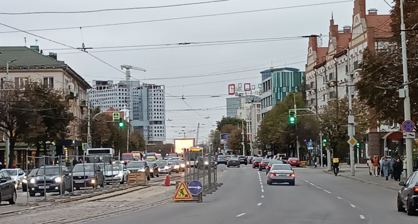 Была начата замена брусчатки на асфальт на участке от Барнаульской до Театральной по трамвайным путям