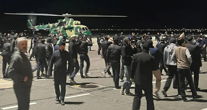 Очевидцы сообщили о происшествии на взлетно-посадочной полосе аэропорта Махачкалы