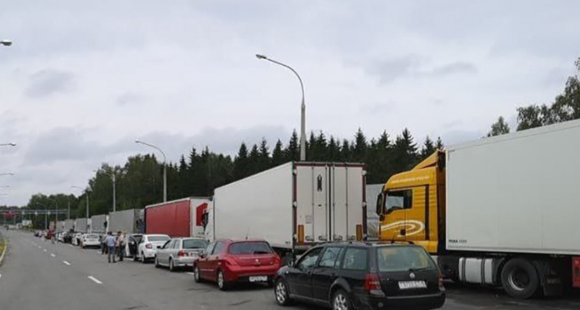 Около 800 грузовиков ожидают выезда на белорусско-литовской границе