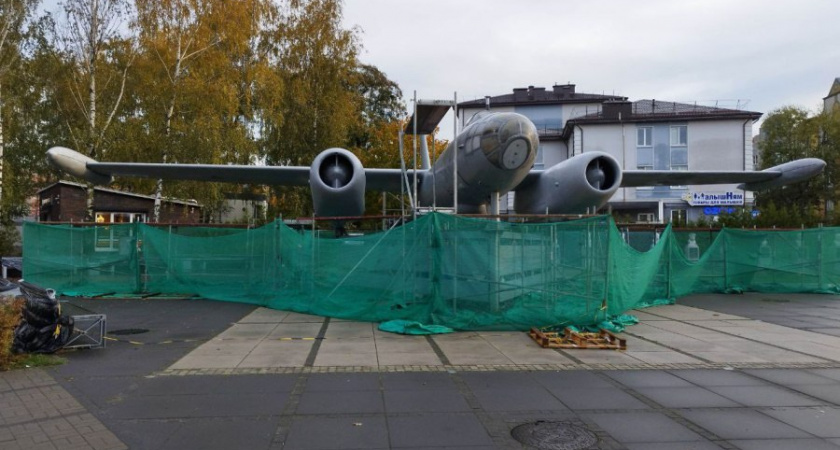 В Чкаловске продолжается плановая ремонтная работа на бомбардировщике Ил-28