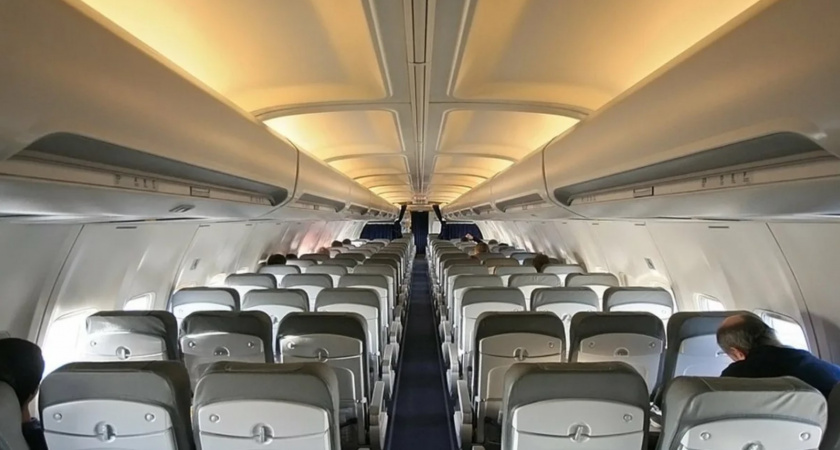 Пассажир был выведен из самолета в аэропорту «Храброво» за курение на борту