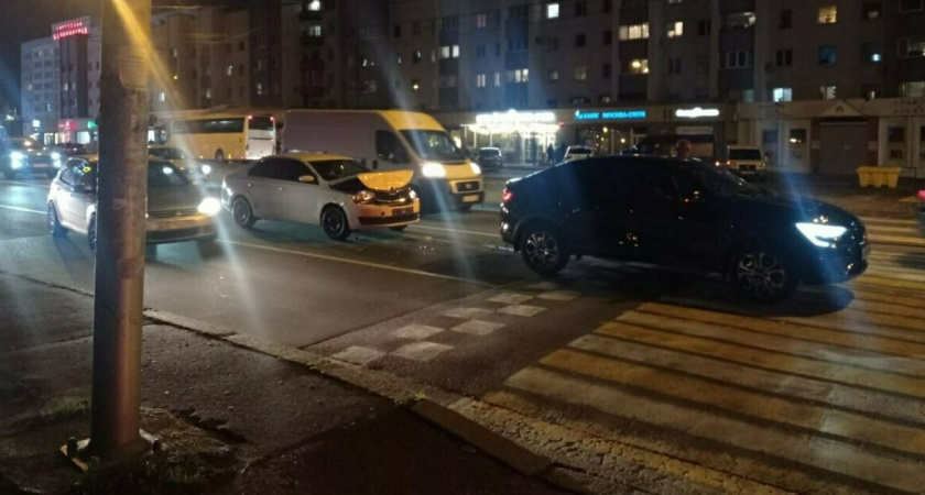 «Девушка-фантом» вызвала аварию на пешеходном переходе возле Дома Советов