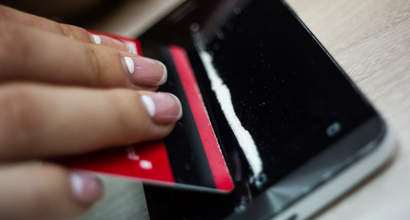 «Взрослый друг дилер» 16-летняя жительница Калининграда умерла после того, как ее 27-летний приятель предложил ей наркотики