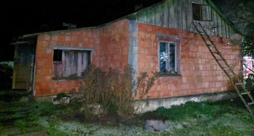 Во время тушения пожара в частном доме обнаружили тело 74-летней женщины