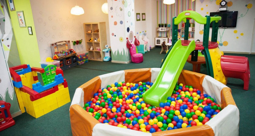 В Калининграде снизилось количество желающих отправить детей в платные детские центры. Во многих группах недобор.