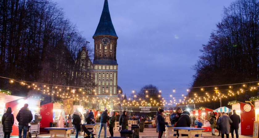 В 2023 году стоимость новогоднего стола с шампанским и мандаринами увеличится на 10%