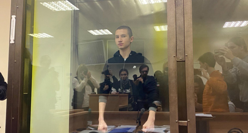 Подростка приговорили к 6 годам лишения свободы за поджоги военкоматов