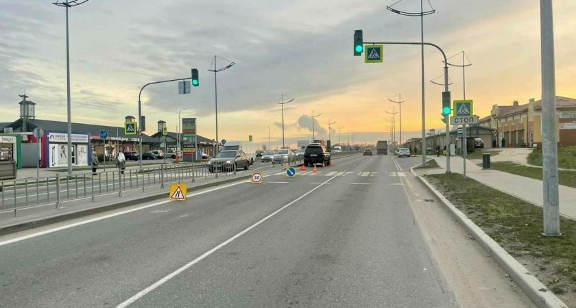 В Гурьевском районе Mitsubishi сбил 14-летнего школьника на электросамокате, ехавшего по регулируемой «зебре»