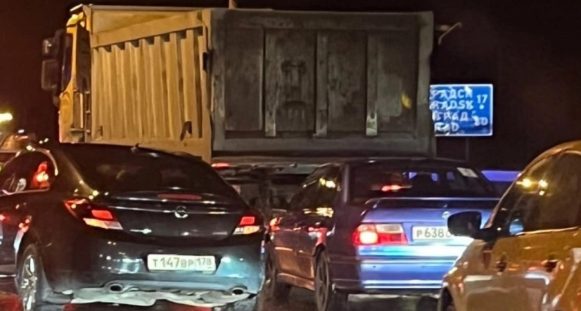 Столкнулось 7 машин массовая авария на Приморском кольце (ФОТО)