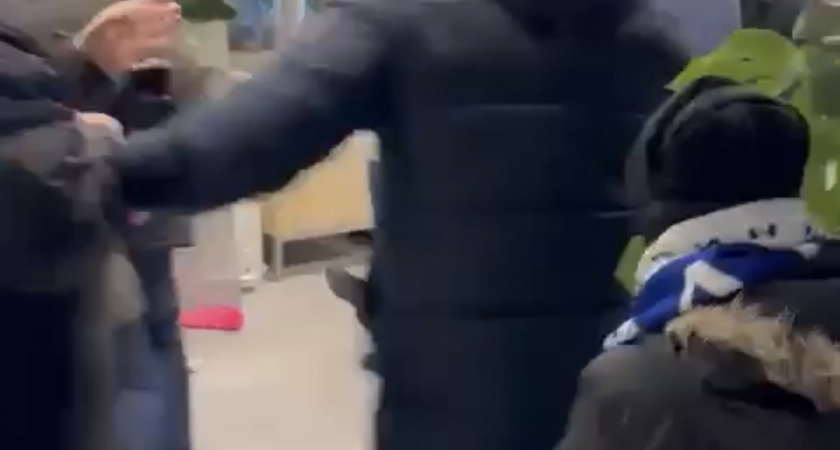 Потасовка болельщиков "Балтики" и "Спартака" после проигранного матча чуть не закончилось приездом скорой.