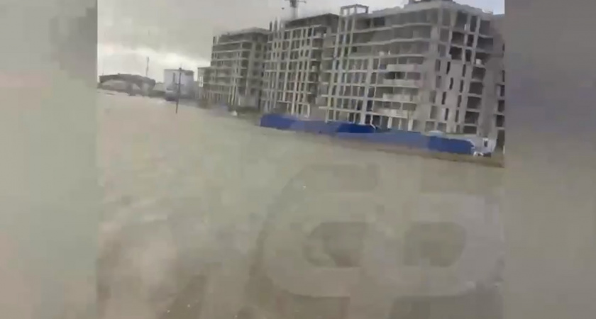 Крым испытывает настоящее бедствие от шторма (ВИДЕО)