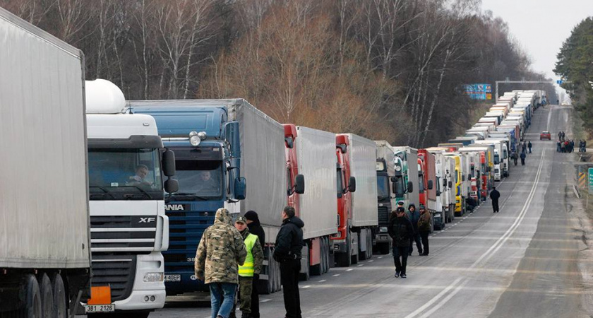 На российско-литовской границе очередь достигла 160 грузовиков