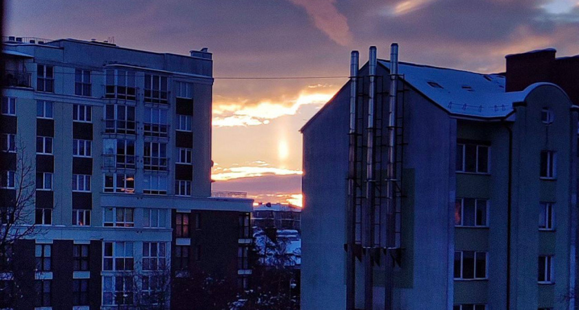 В Калининграде зафиксировали необычное явление — солнечный столб